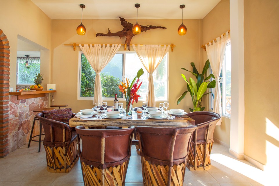 Casa Tijereta has a large dining room table for your family