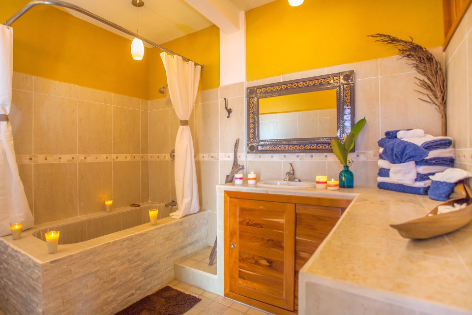 luxurious bathroom in Casa Tijereta
