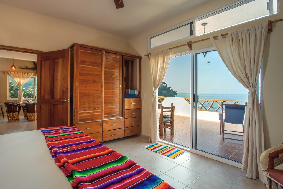master bedroom with view of the ocean in Casa Tijereta