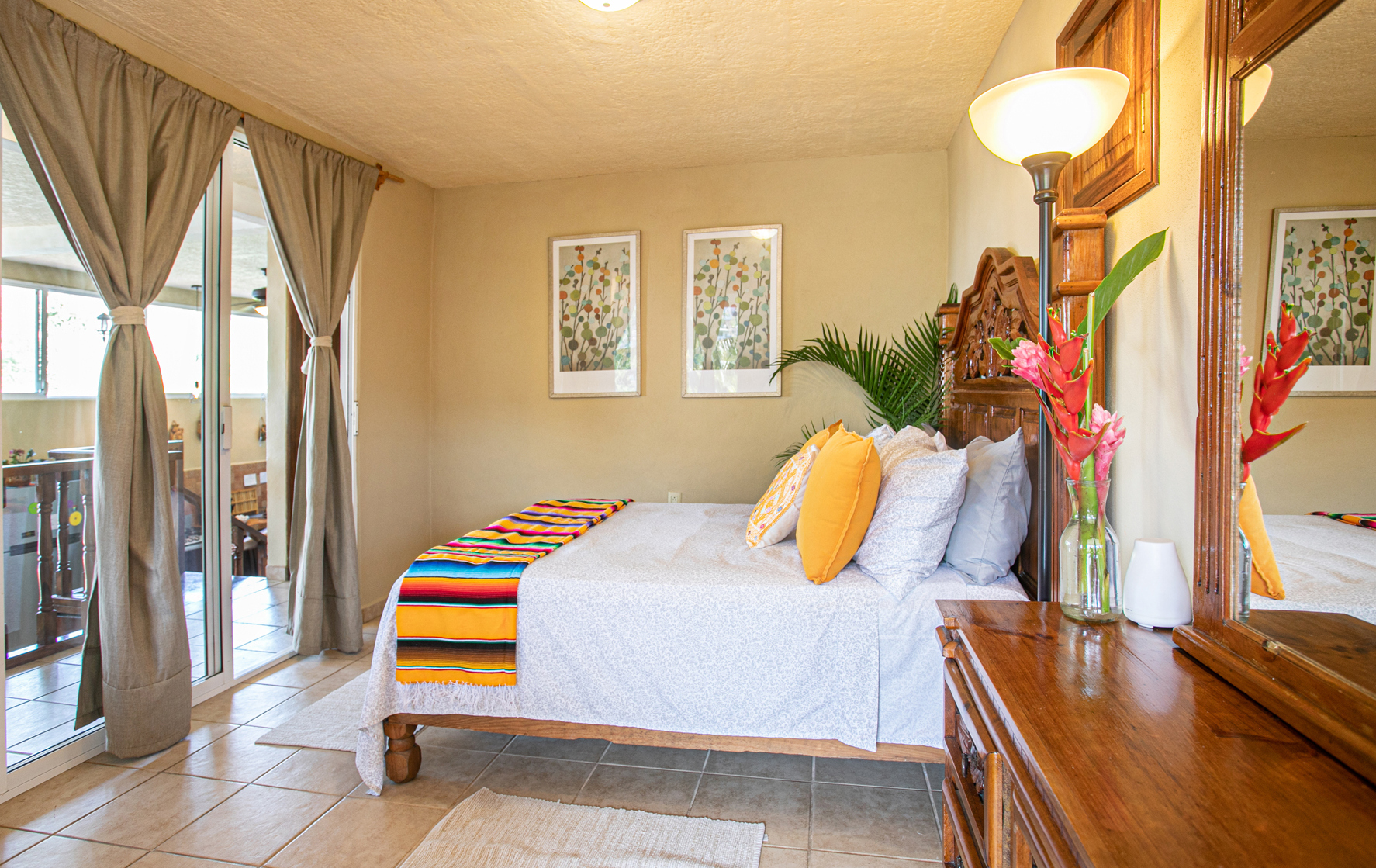 colorful bedroom set in miramar yelapa